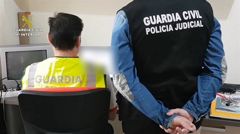 La Guardia Civil detiene a dos personas por un delito de grooming a través de las redes sociales