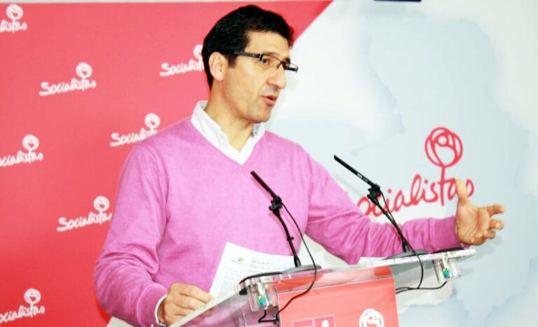 Caballero dice que la reforma de la elección de alcaldes la hace el PP por miedo a perder ayuntamientos