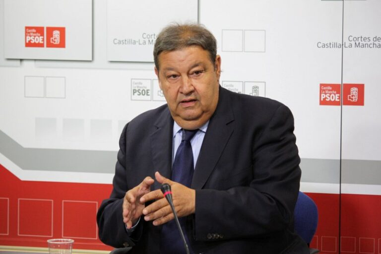 Vaquero: “Cospedal tiene que decir si en los hospitales que quieren privatizar va a haber una puerta para ricos y otra para los demás”
