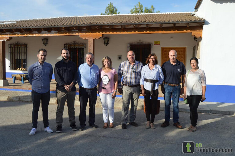 La alcaldesa visita Vinícola de Tomelloso