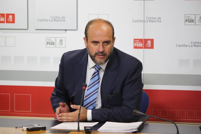 El PSOE propone gravar los embalses o las grandes superficies comerciales