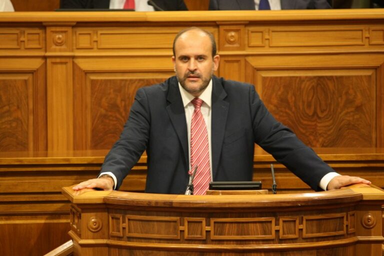 Guijarro: “Cospedal ha vendido una región en color cuando los ciudadanos la ven en blanco y negro”