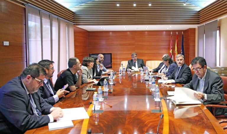 La Mesa de las Cortes califica la Proposición de Ley de medidas para la garantía de los servicios públicos