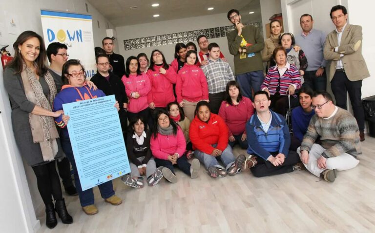 Laborvalía y Down Caminar Ciudad Real reconocen a la Fundación Caja Rural CLM por su labor en favor de las personas con discapacidad