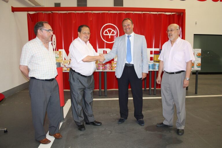 Los empleados de Mapfre se vuelcan con el Banco de Alimentos y donan 400 kilos de alimentos infantiles