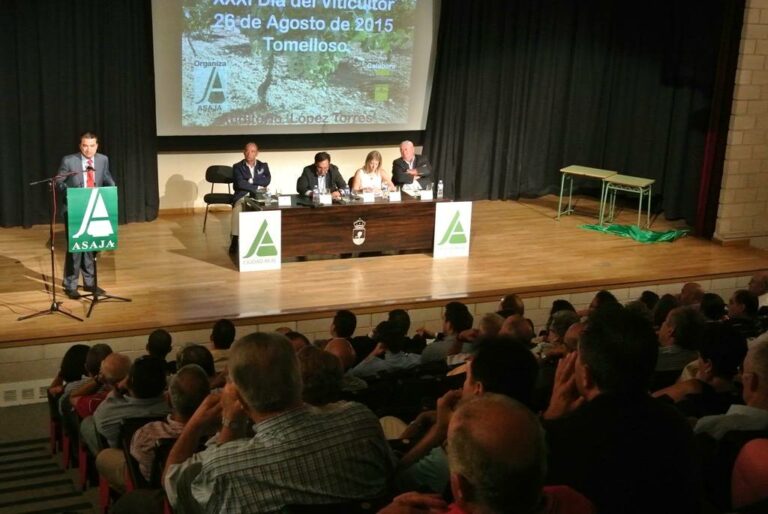 El consejero de Agricultura anuncia en Tomelloso la ampliacón del período de ejecución de las inversiones a los jóvenes incorporados y  Planes de Mejora