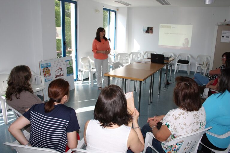 La labor de padres y educadores puede evitar la exposición de los menores a los peligros de la red