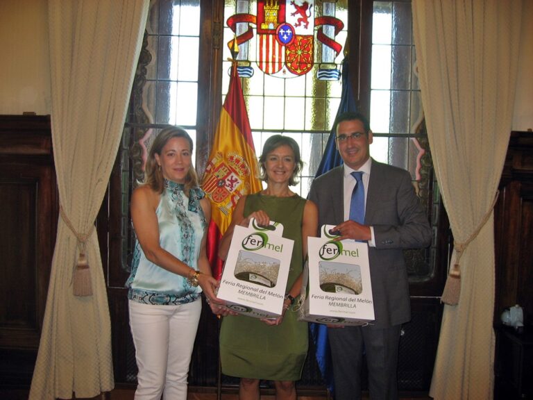 AMFAR y el Ayuntamiento de Membrilla presentan FERIMELa la Ministra de Agricultura