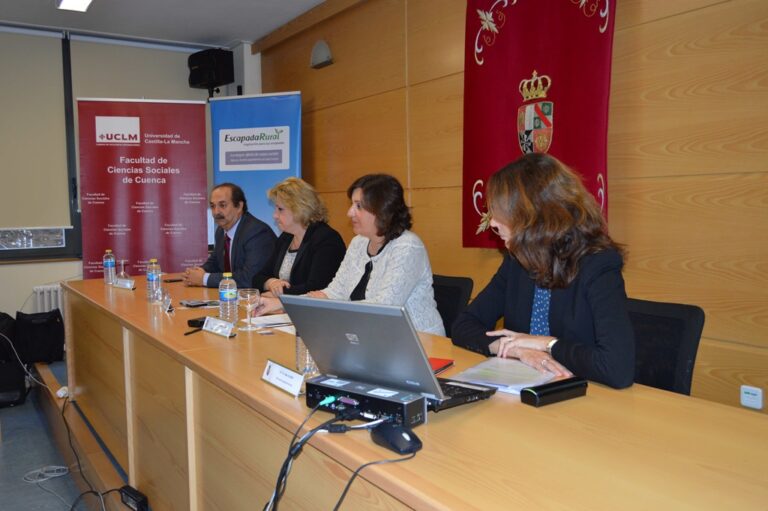 Franco apuesta por la incorporación de los jóvenes y las nuevas tecnologías para impulsar un nuevo turismo rural