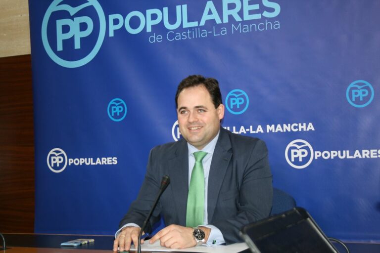 El PP dice que Page “no es quien para dar lecciones” a Sánchez sobre pactos ya que él “gobierna con Podemos”
