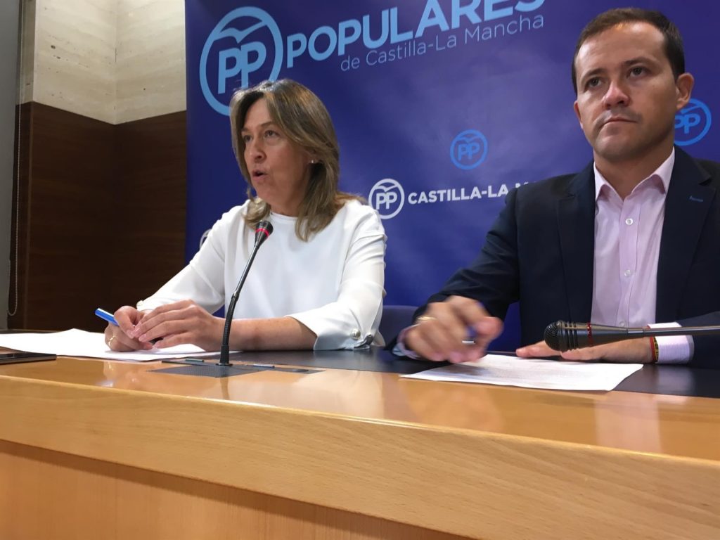 PP incardina el “pacto de los abrazasillones” entre Page y Molina a un proceso de “fagocitación” de Podemos por el PSOE