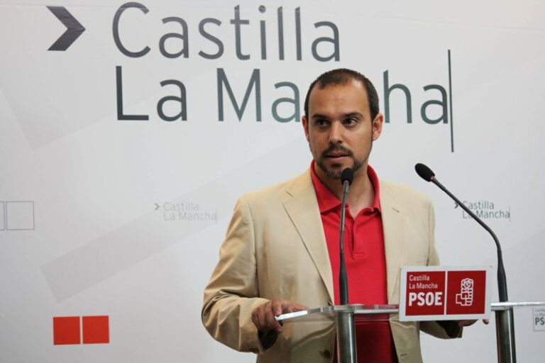 El PSOE dice que el PP no habló en su celebración “de la tragedia del paro”