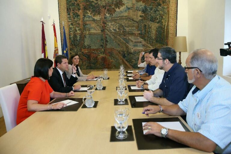 García-Page se reúne con representantes del comité de empresa de ELCOGÁS