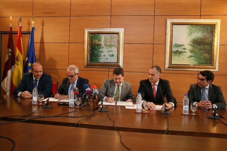 La Junta e Incarlopsa garantizan ayudas para generar 600 puestos de trabajo