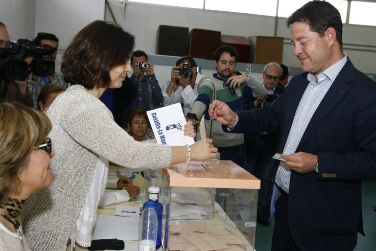 García-Page hace un llamamiento al voto “porque nos jugamos mucho”