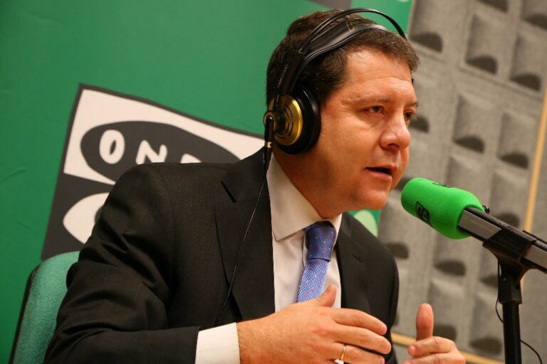 Page, partidario de hablar con Podemos sobre el desafío soberanista