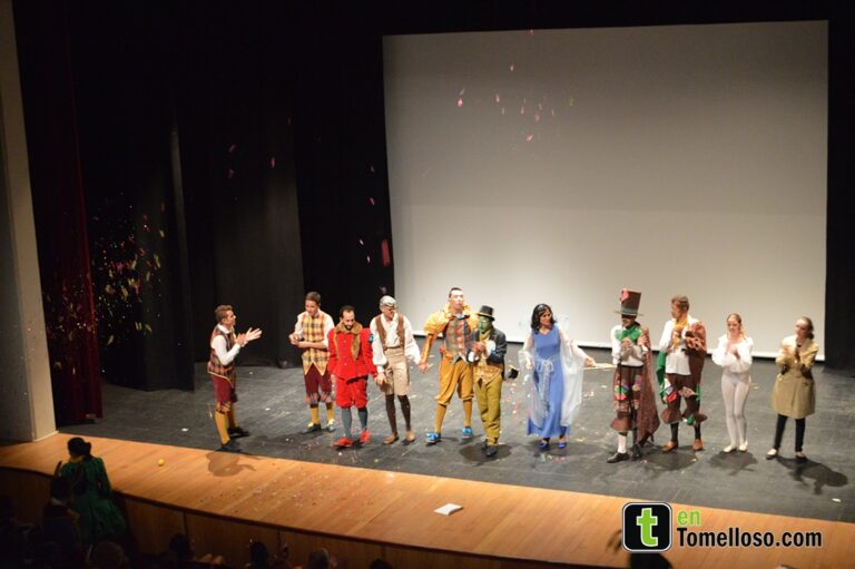 Noche de cuento con Harúspices y Pinocho en la Muestra Local de Teatro de Tomelloso