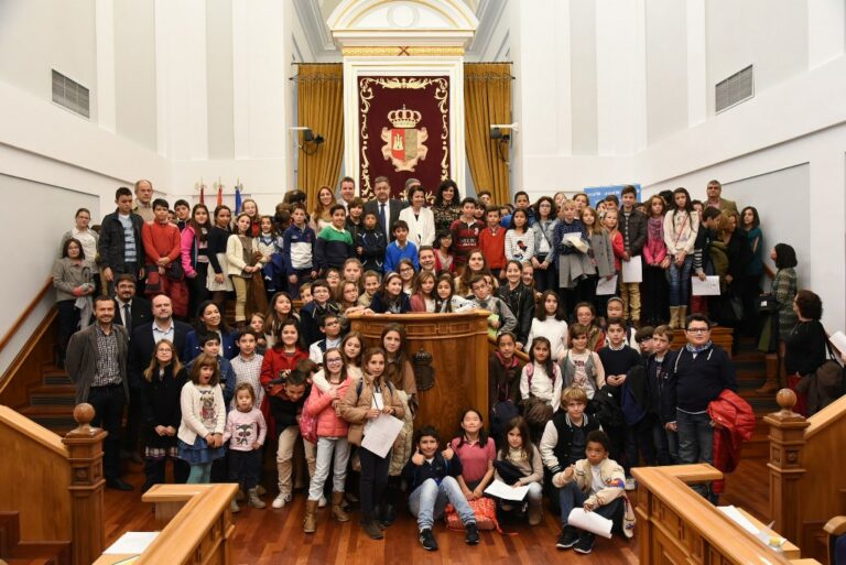 Page participa en el Pleno Extraordinario del Día Universal de la Infancia de las Cortes
