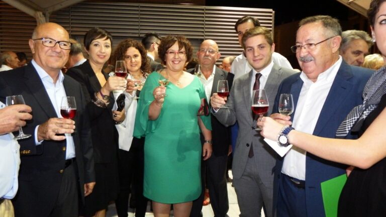 El portavoz del Gobierno regional reafirma el compromiso del presidente García-Page con el sector del vino §