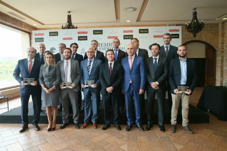 El presidente de Castilla-La Mancha apela a un modelo económico que cree riqueza “desde la perspectiva humana”