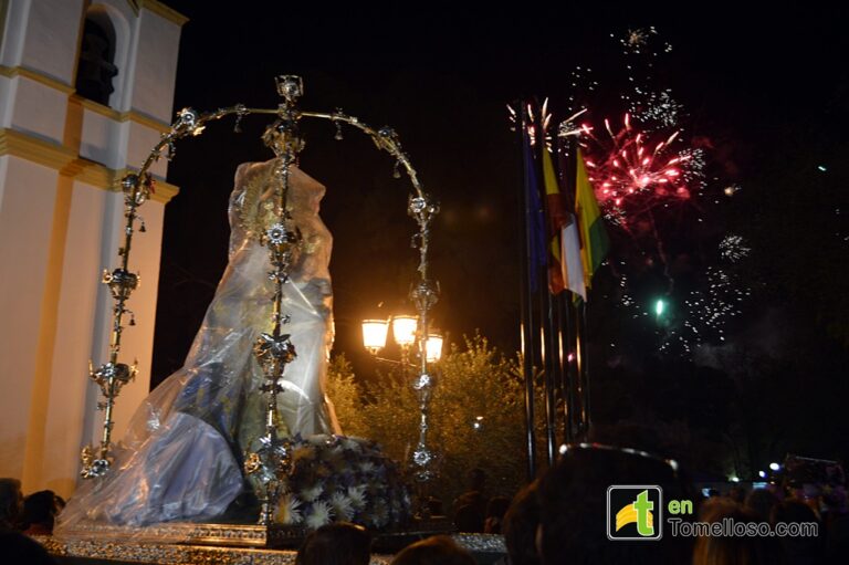 Cientos de fieles acompañaron a la Virgen de las Viñas en la Procesión de las Antorchas