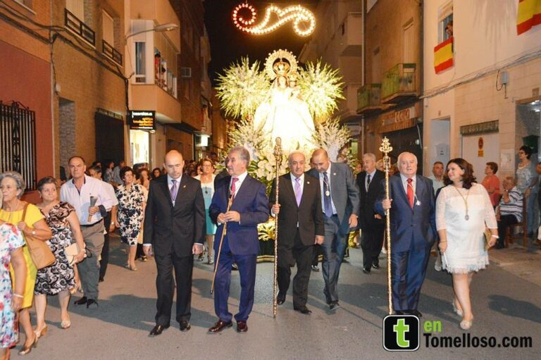 La Virgen de las Viñas recorre las calles de Tomelloso el Día Grande de la Feria