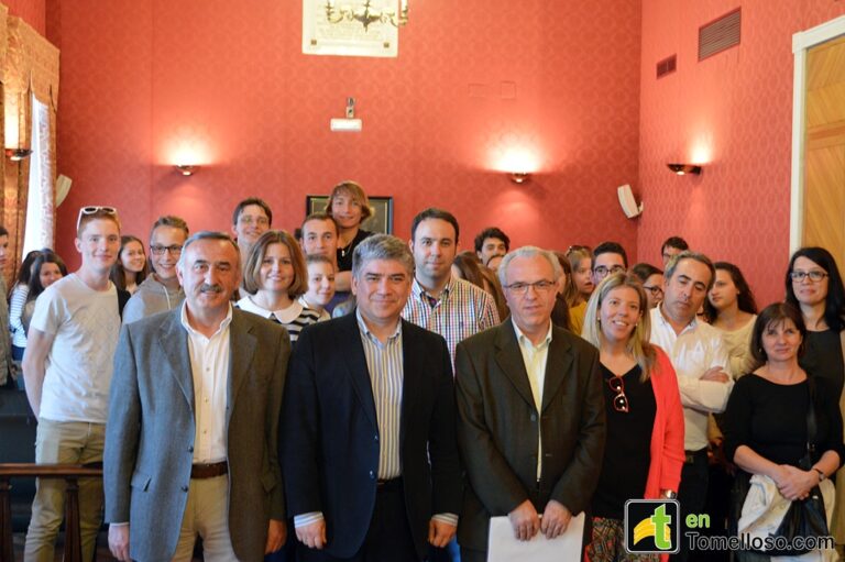 Los estudiantes franceses del intercambio Tomelloso-Niort reciben la bienvenida del Ayuntamiento