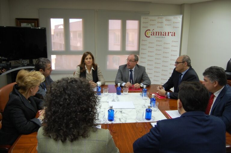 La Cámara de Comercio presenta al PP sus propuestas en desarrollo económico