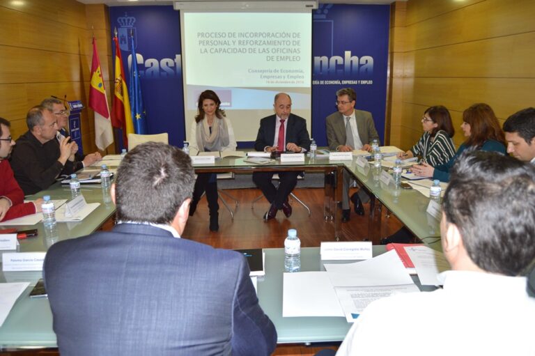 La Comisión de Seguimiento del Plan de Empleo aborda el refuerzo de las oficinas con personal cualificado