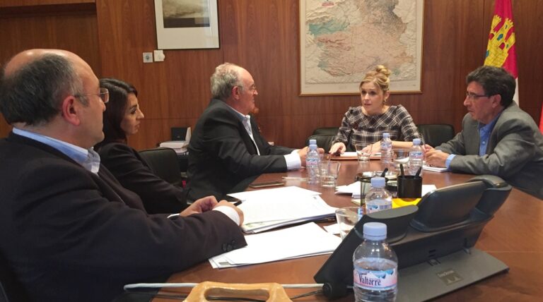 Fomento traslada a ASAJA que la Junta ya ha presentado alegaciones al canon del Júcar y que recurrirá el Plan de Demarcación