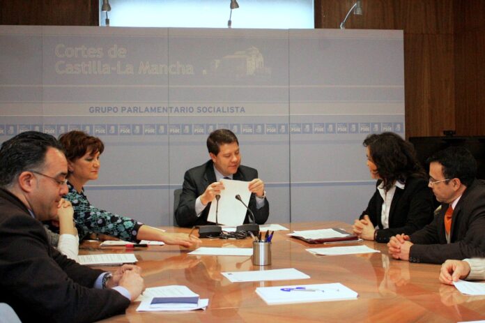 Reunión_Emiliano García-Page_GPS_Federación de Familias Numerosas de CLM_040214