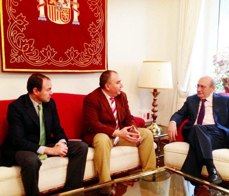 El subdelegado del Gobierno recibe al presidente de FECIR