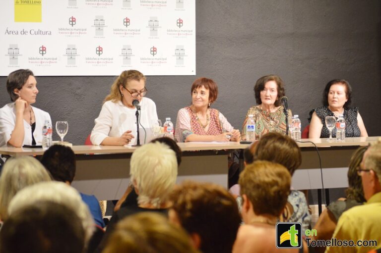Gran éxito del encuentro literario con Rosa Montero en Tomelloso