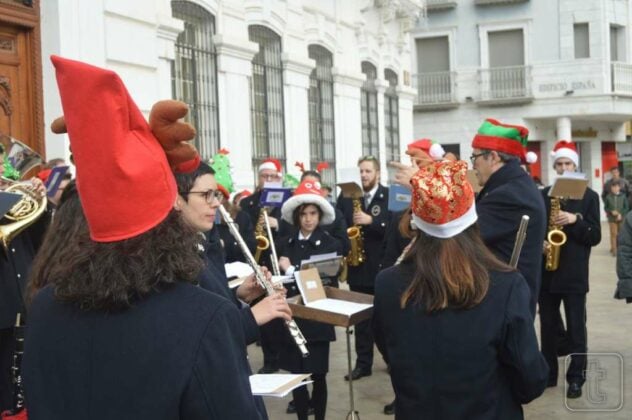 La Asociación Musical Santa Cecilia brinda unos villancicos a Tomelloso entre mantecados y mistela