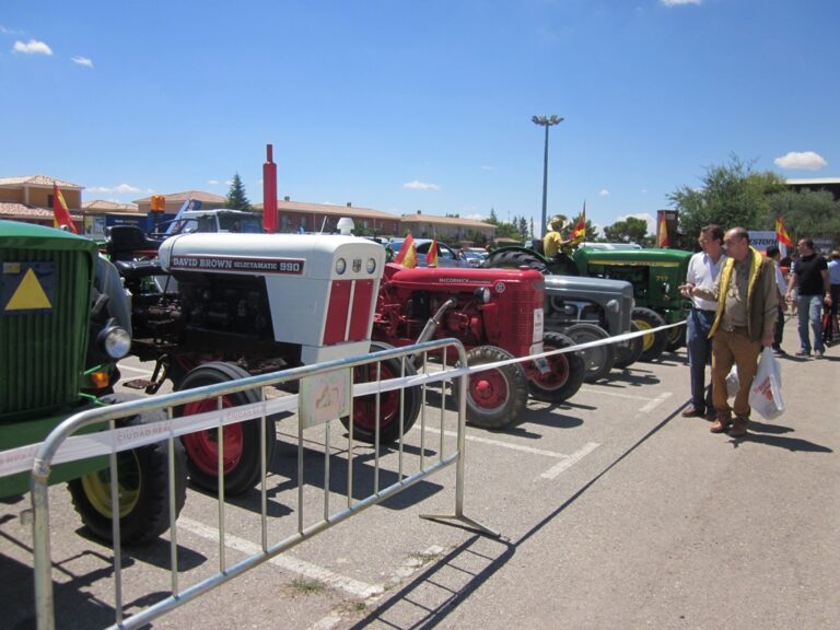 Tras la tormenta, la concentración de tractores antiguos llega a FERCAM