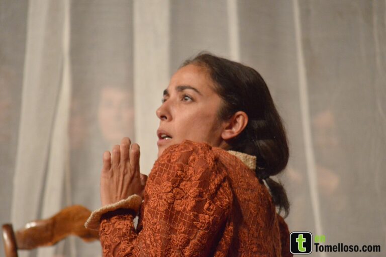 Teresa de Jesús, vista por Algarabía Teatro y con la Coral del Conservatorio de Tomelloso