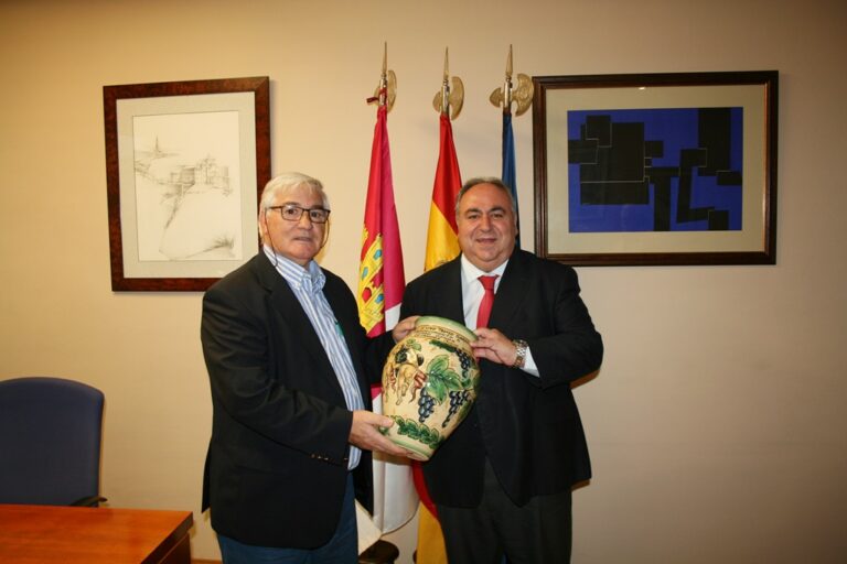 Tirado recibe la “Tinaja del Trofeo Garnacha 2015”