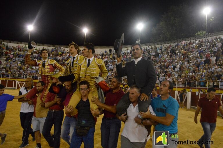 El Juli, Perera y Talavante salen a hombros de la Plaza de Toros de Tomelloso