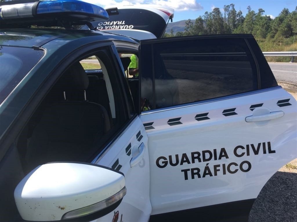 Detenido por circular sin permiso vigente e intentar atropellar a un agente de tráfico en Guadalajara