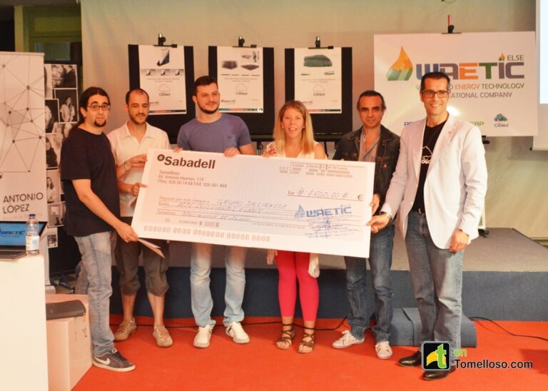 La empresa WATEIC entrega los premios de diseño del producto TuCloud en la Escuela de Arte de Tomelloso