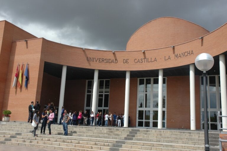 La UCLM concede 72 ‘ayudas especiales’ para el curso académico 2014-2015