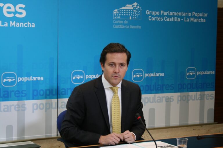 Velázquez: “La herencia del anterior Gobierno socialista es la deuda de 5.000 millones de euros en sanidad”