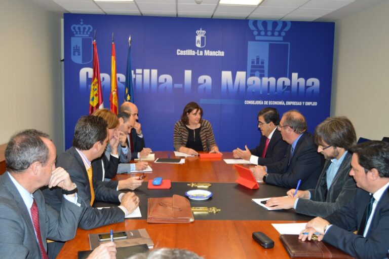 El Gobierno regional y FEDICAM coinciden en la necesidad de apostar por la I+D+i para fortalecer el modelo productivo regional