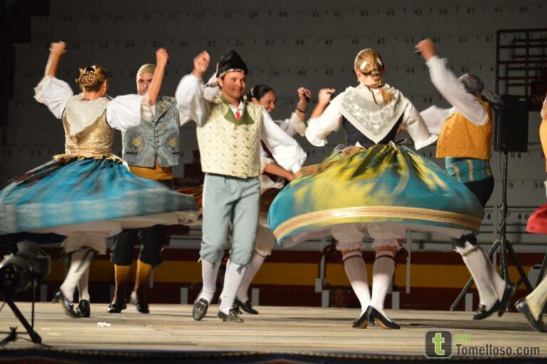 Un año más, el folklore llena Tomelloso