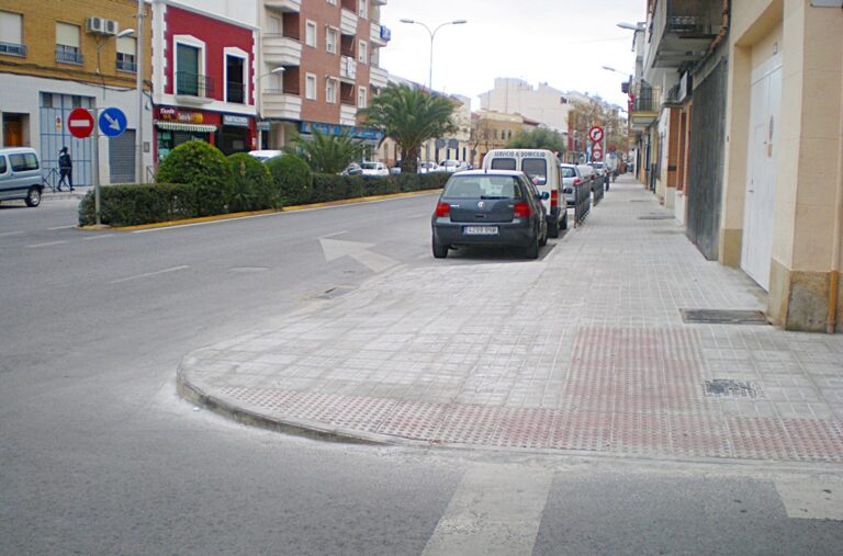 Concluyen las obras de mejora de los acerados de la calle Socuéllamos de Tomelloso