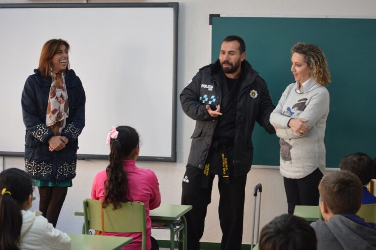Comienza una actividad para dar a conocer la labor de la Policía Local de Tomelloso entre los escolares