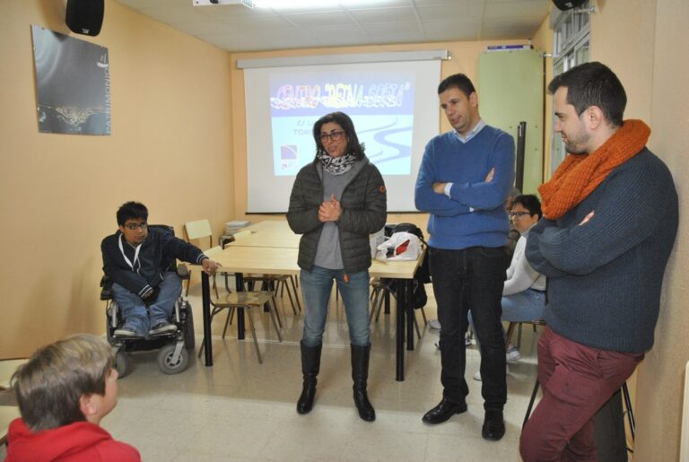 Usuarios de AFAS comparten su día a día con los escolares de Tomelloso