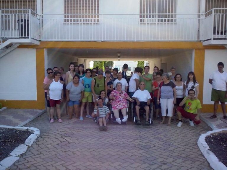 Usuarios y voluntarios de AFAS Tomelloso disfrutan de la naturaleza en el albergue  “Natural Dreams”