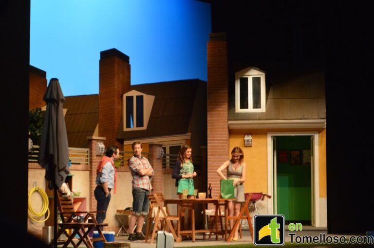 “Al final de la carretera” llenó el Teatro Municipal de Tomelloso