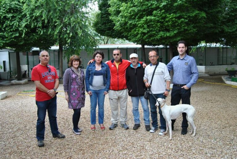 Usarios del CRPSL colaboran en el cuidado de animales del albergue municipal